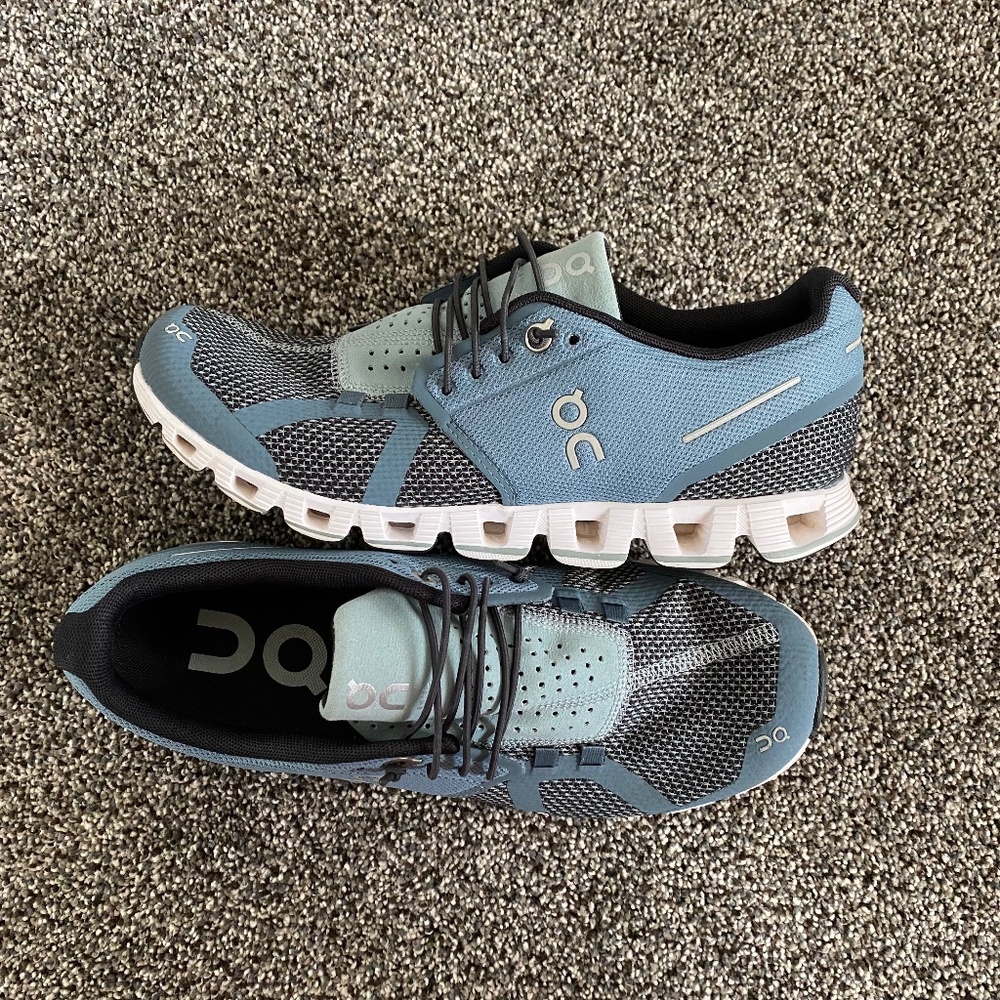 On Running Women Cloud 5 Shoes size 8.5